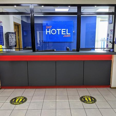 247Hotel.Com Oldham Buitenkant foto