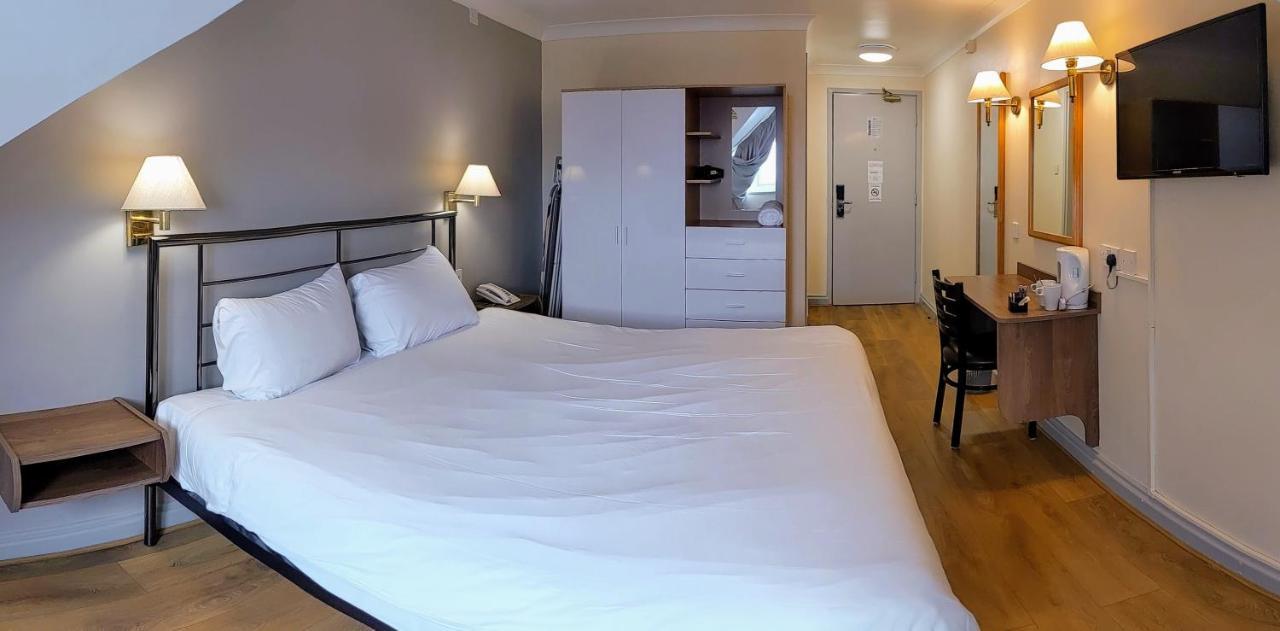 247Hotel.Com Oldham Buitenkant foto