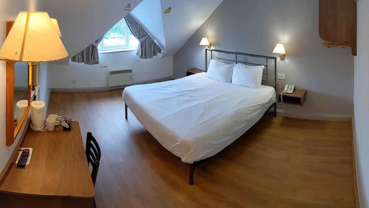 247Hotel.Com Oldham Buitenkant foto