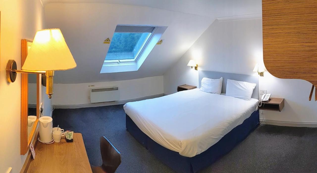 247Hotel.Com Oldham Buitenkant foto