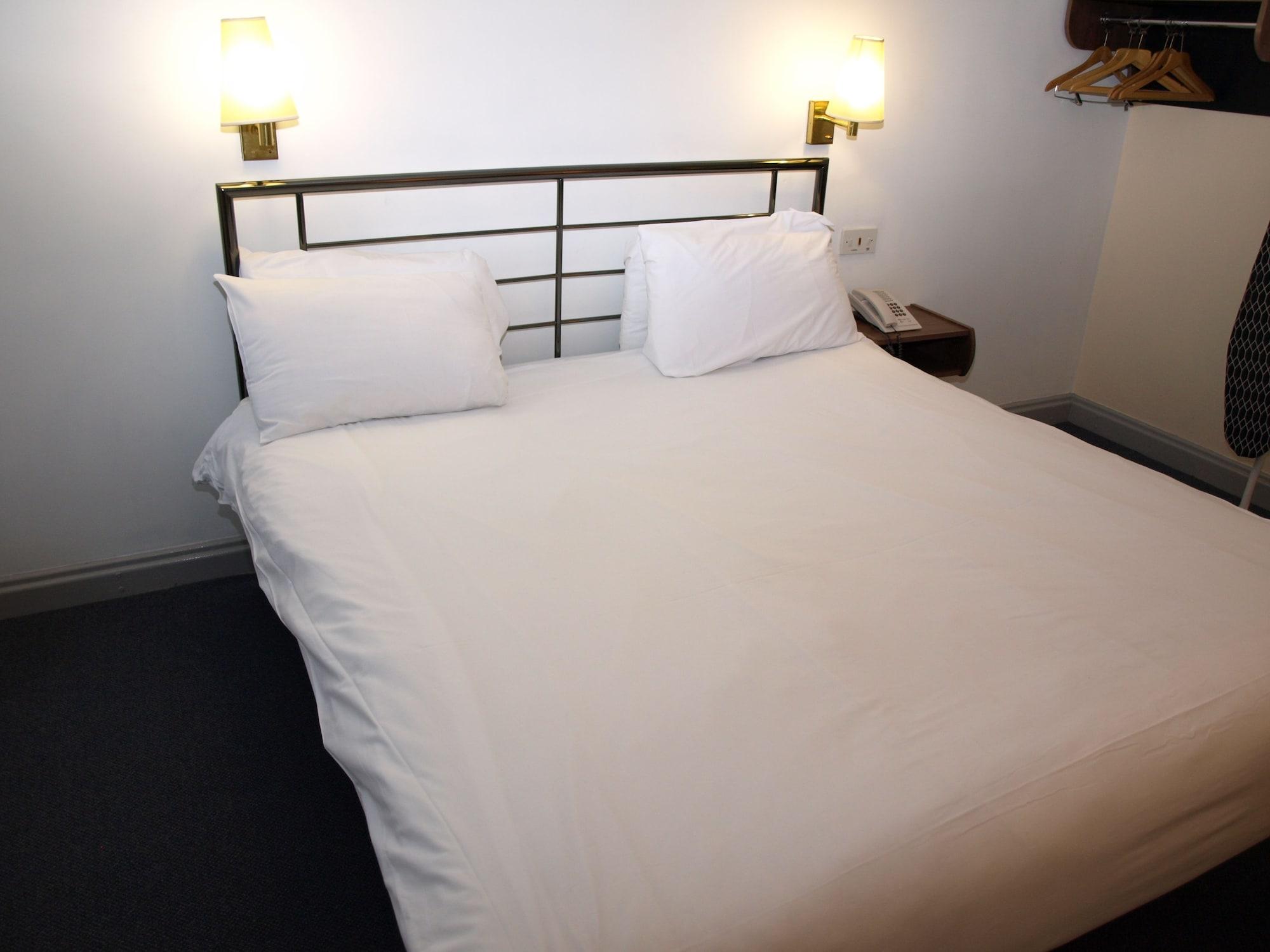 247Hotel.Com Oldham Buitenkant foto