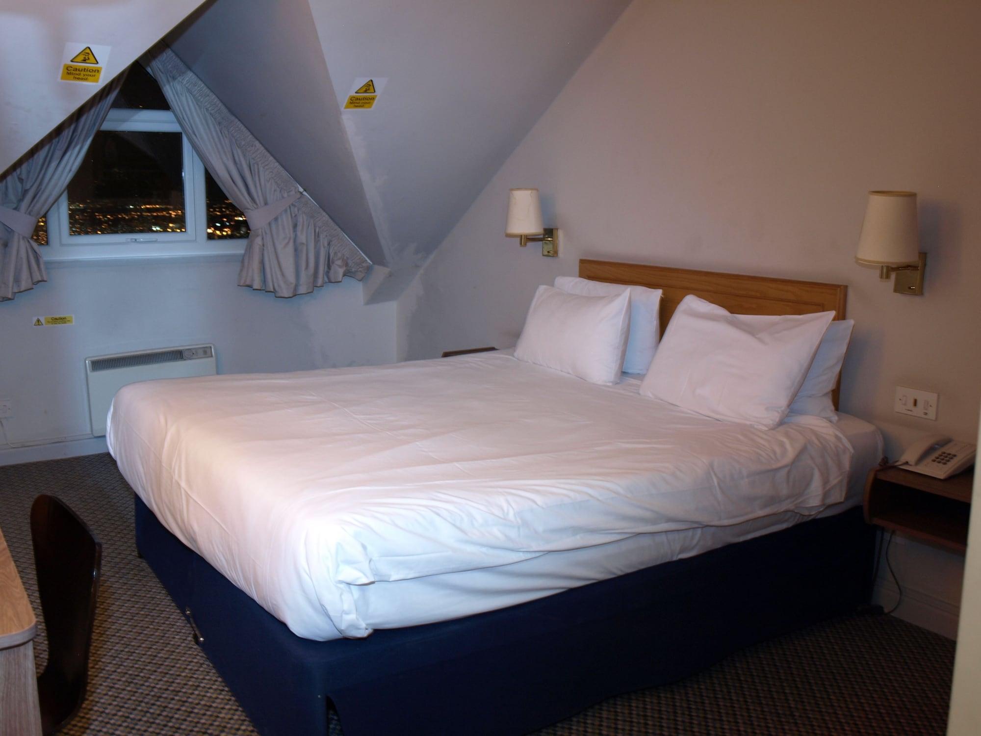 247Hotel.Com Oldham Buitenkant foto