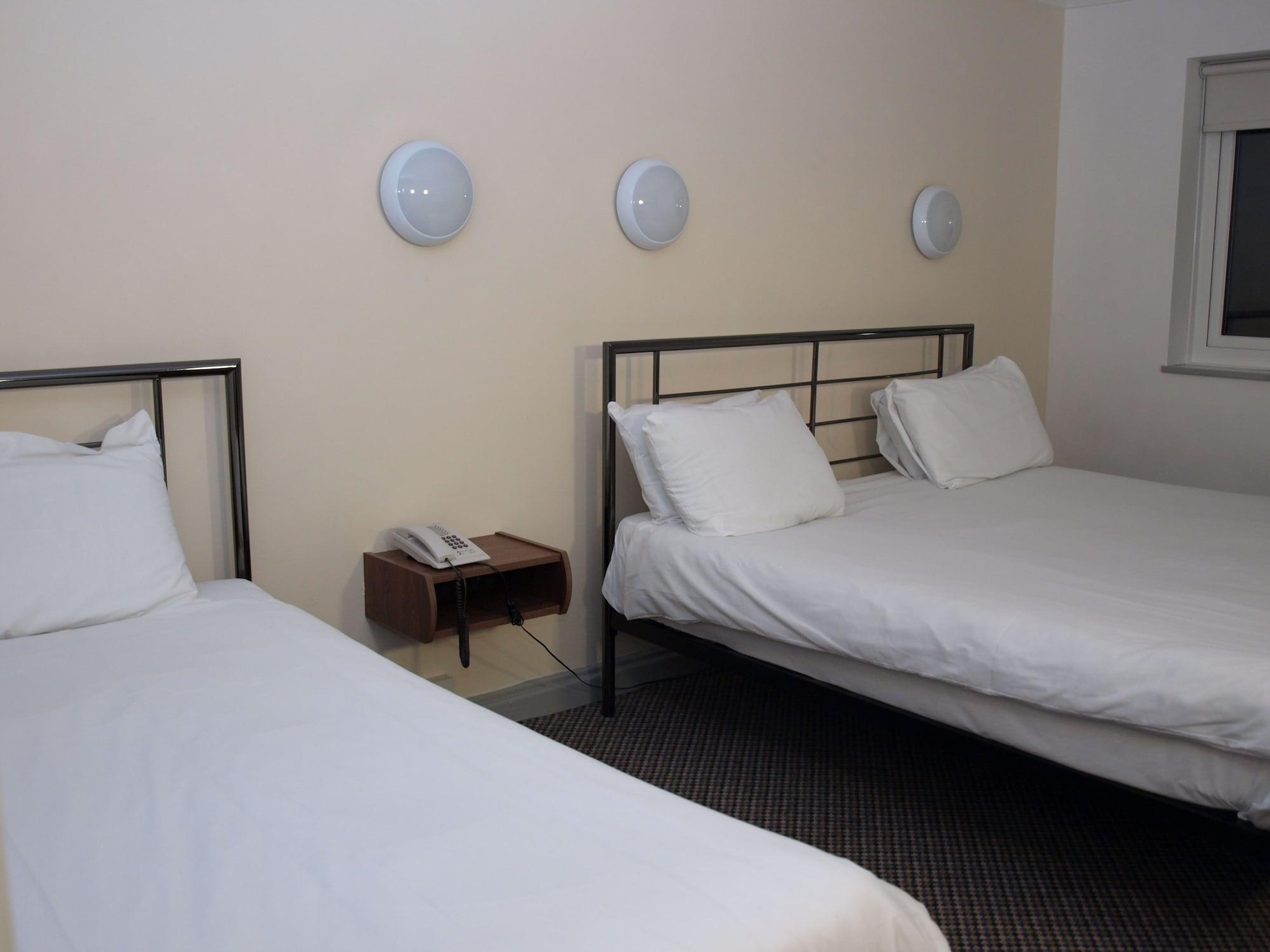 247Hotel.Com Oldham Buitenkant foto