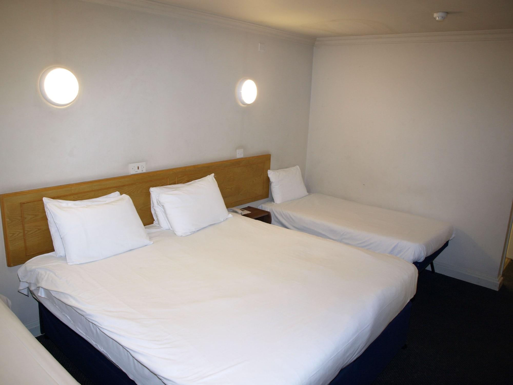 247Hotel.Com Oldham Buitenkant foto