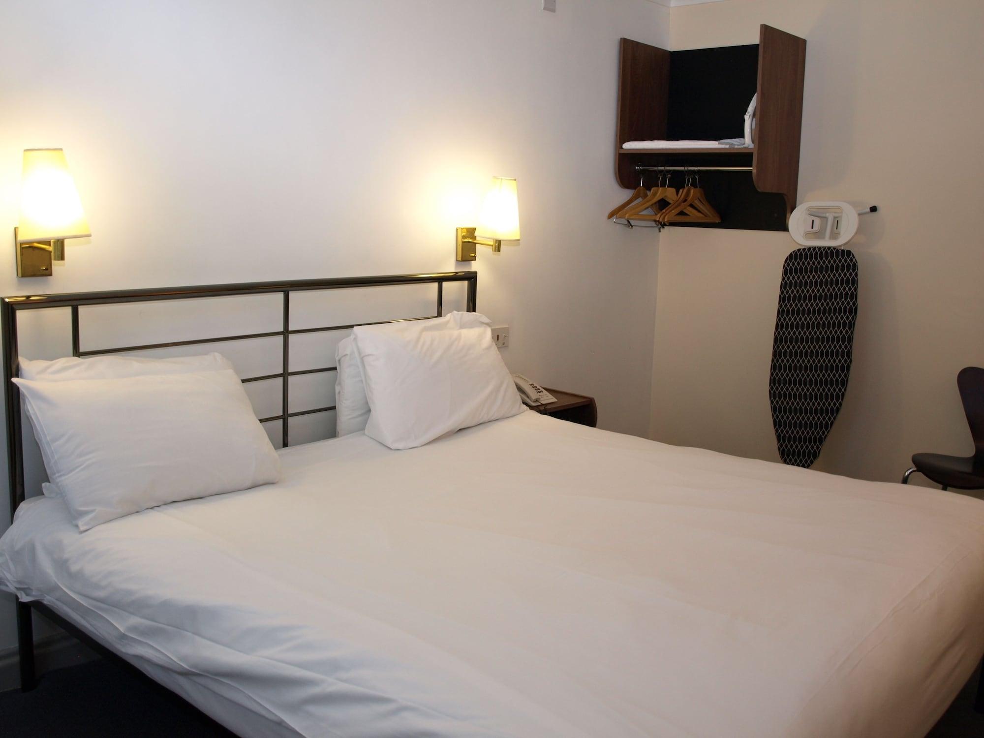 247Hotel.Com Oldham Buitenkant foto