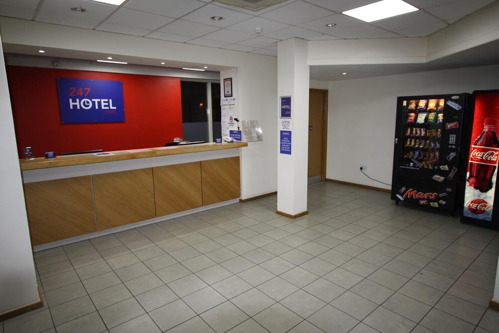 247Hotel.Com Oldham Buitenkant foto