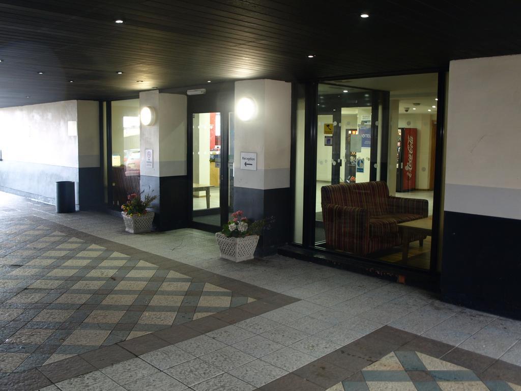 247Hotel.Com Oldham Buitenkant foto
