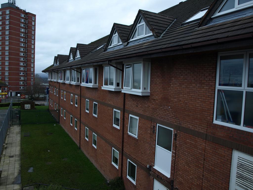 247Hotel.Com Oldham Buitenkant foto