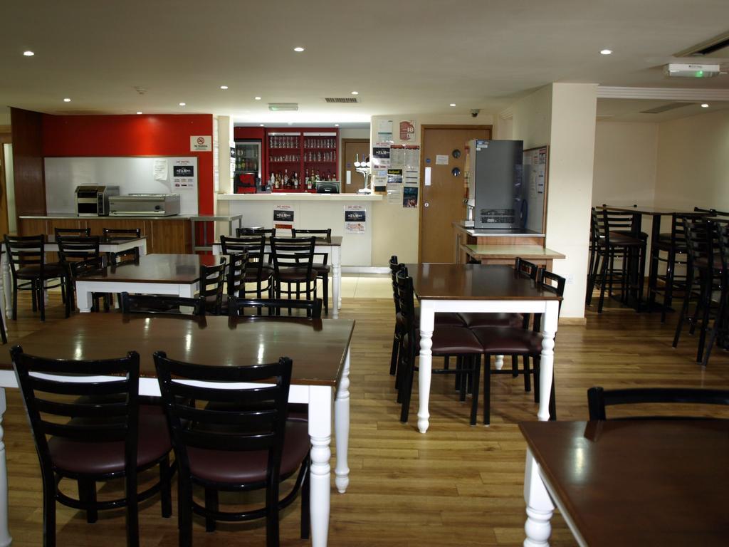 247Hotel.Com Oldham Buitenkant foto