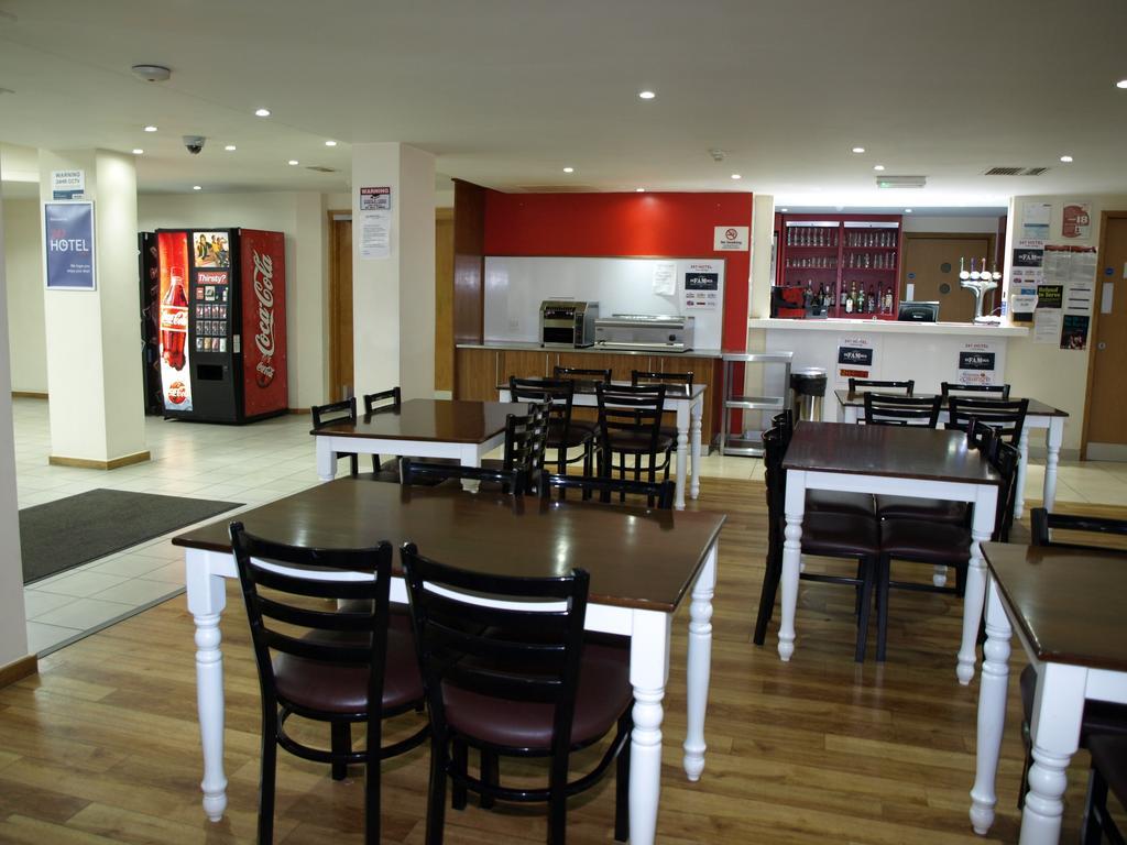 247Hotel.Com Oldham Buitenkant foto
