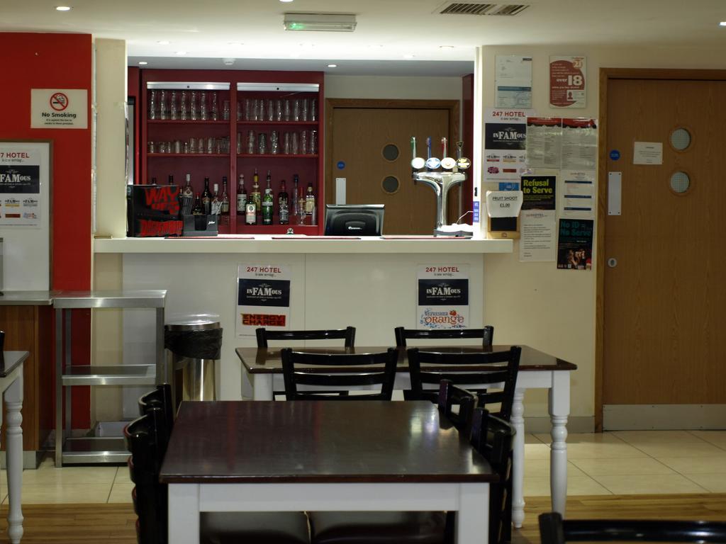 247Hotel.Com Oldham Buitenkant foto
