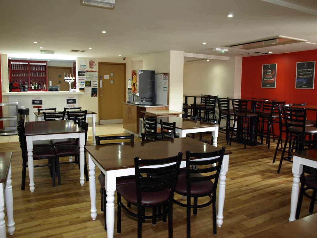 247Hotel.Com Oldham Buitenkant foto