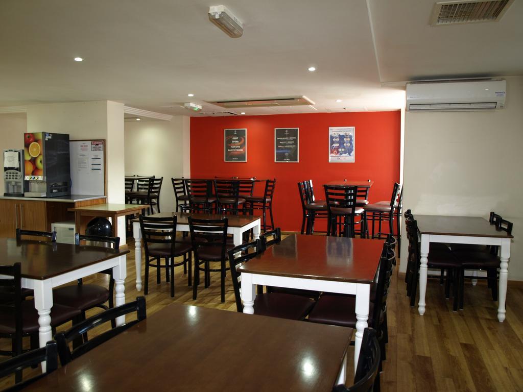 247Hotel.Com Oldham Buitenkant foto