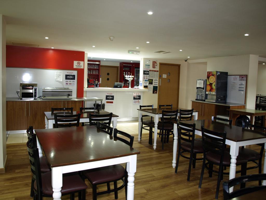 247Hotel.Com Oldham Buitenkant foto