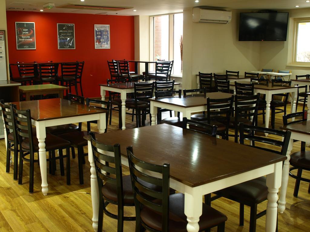 247Hotel.Com Oldham Buitenkant foto
