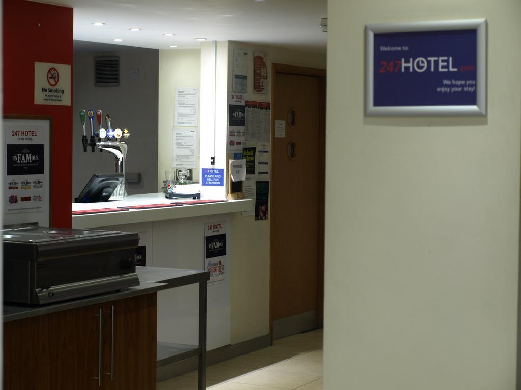 247Hotel.Com Oldham Buitenkant foto