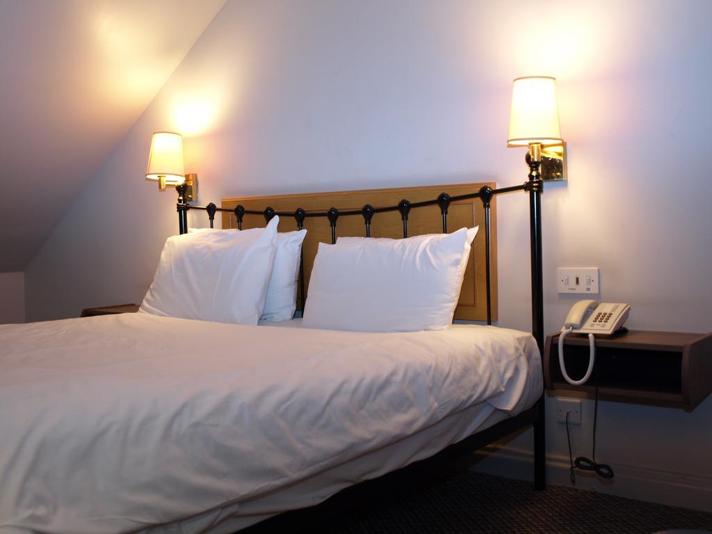 247Hotel.Com Oldham Buitenkant foto
