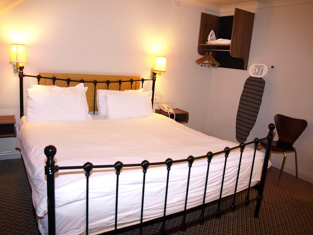 247Hotel.Com Oldham Buitenkant foto