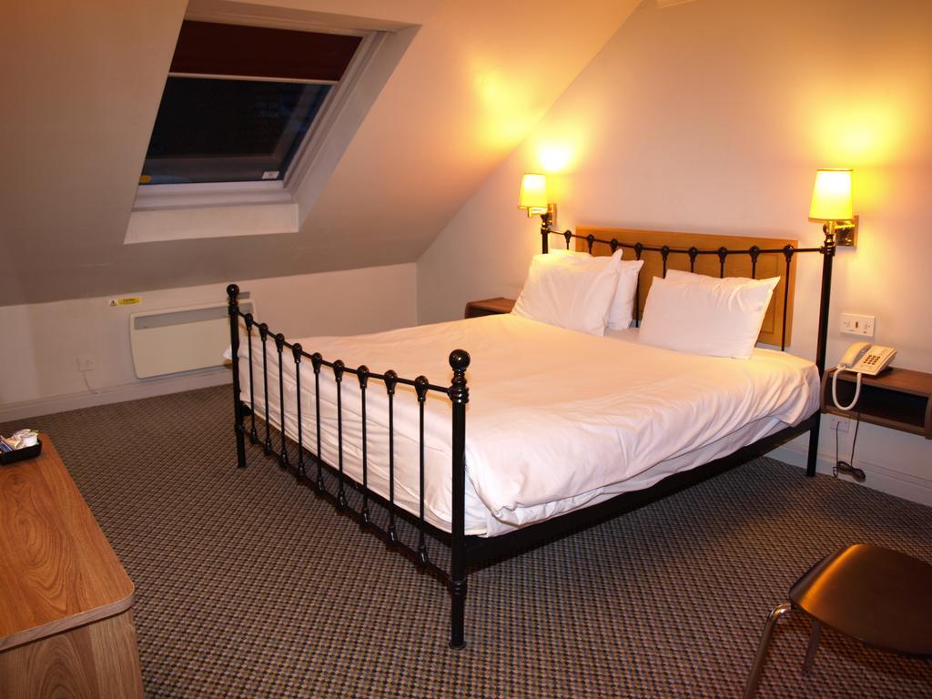 247Hotel.Com Oldham Buitenkant foto