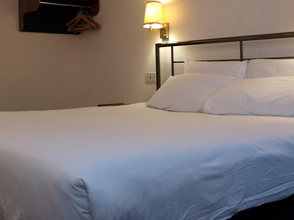 247Hotel.Com Oldham Buitenkant foto