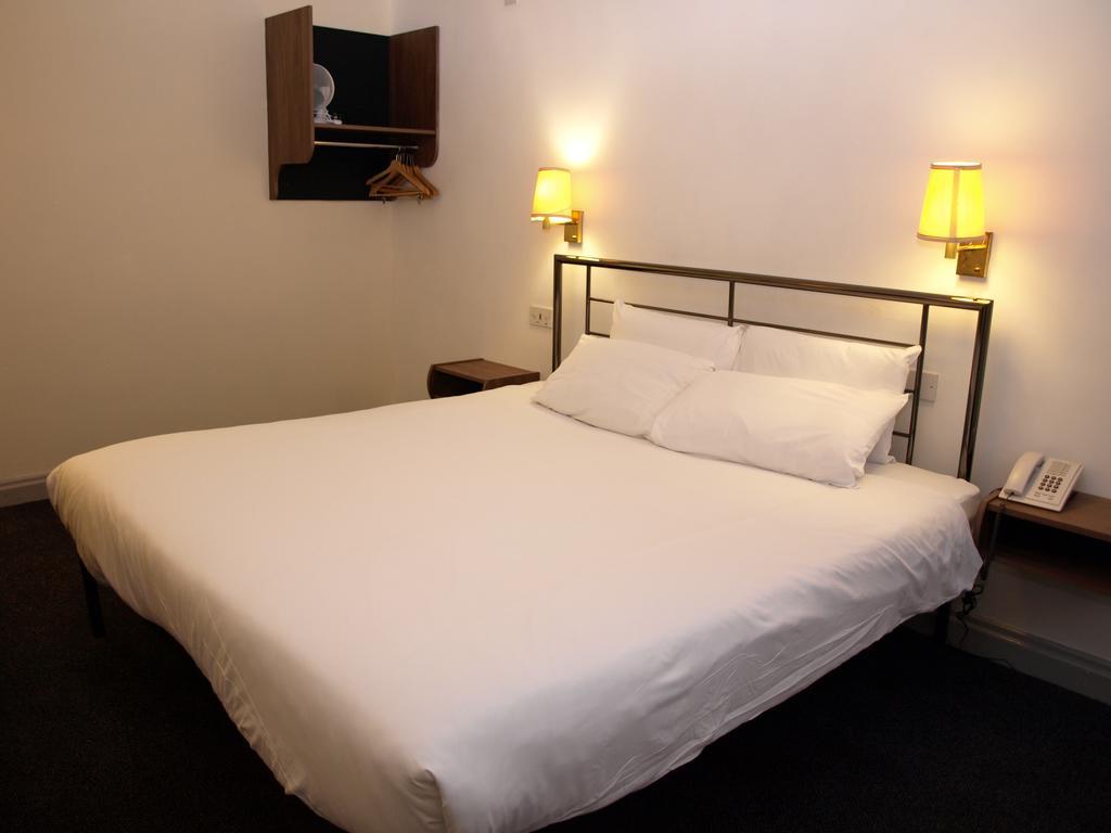 247Hotel.Com Oldham Buitenkant foto