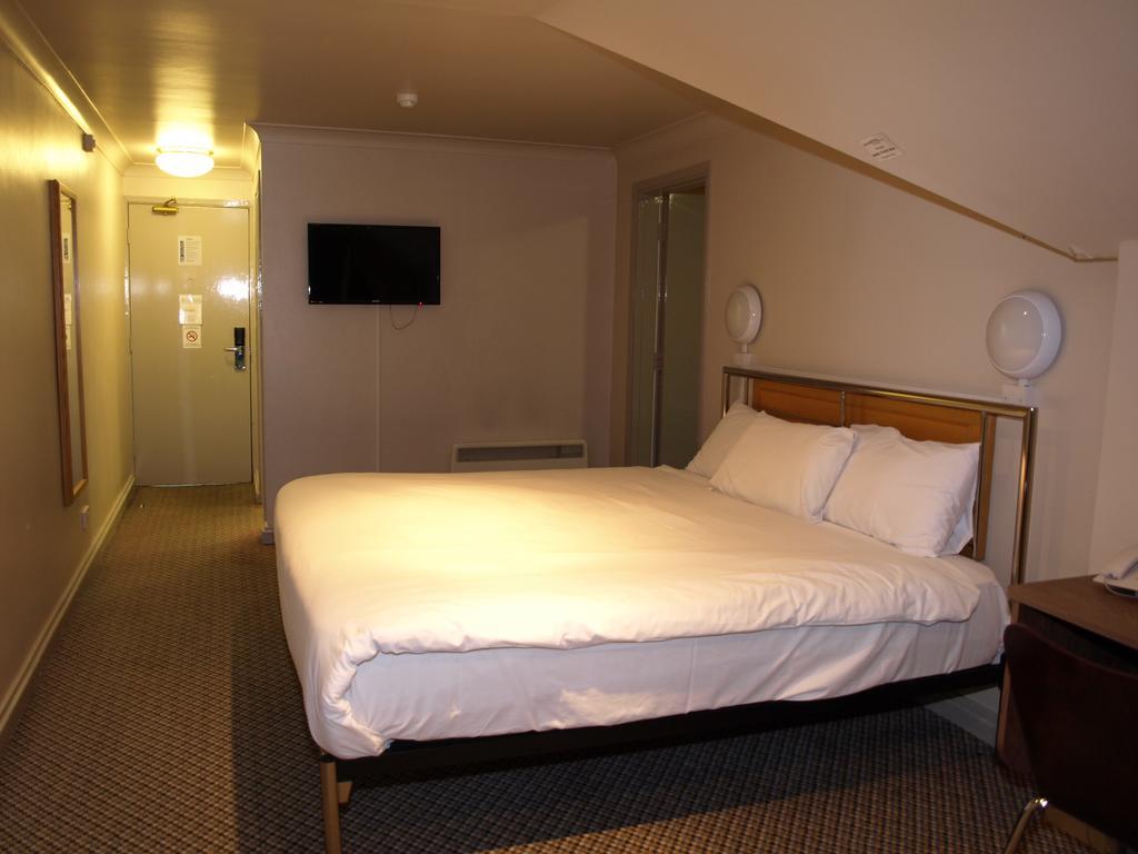 247Hotel.Com Oldham Buitenkant foto