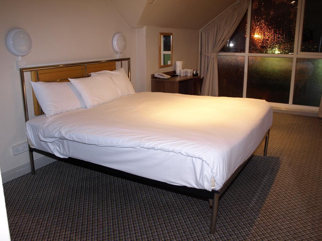 247Hotel.Com Oldham Buitenkant foto